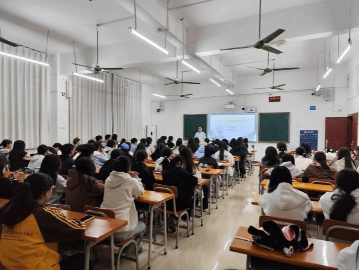 读者协会2025新生见面会暨读书分享(用1) 读者协会2025新生见面会暨读书分享(用1)